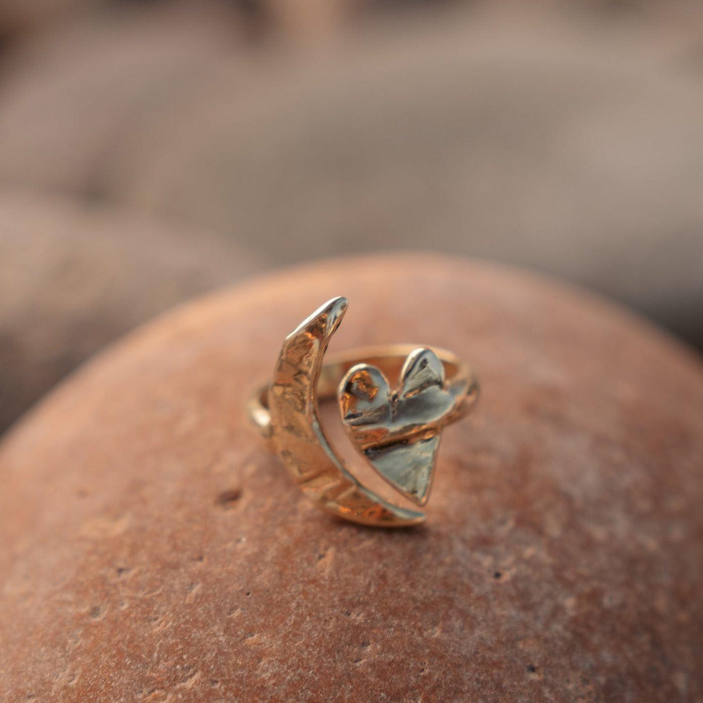 Artemis Gold Moon and Heart Ring - Dea Dia