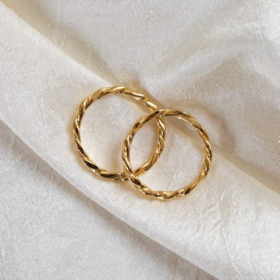 Flat Twist Ring - Thin Gold Twisted Ring Band - Dea Dia