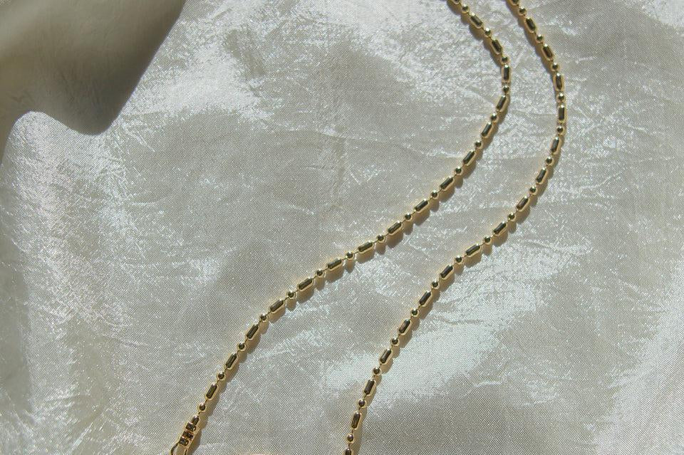 Gold Flower Pendant Necklace - Dea Dia