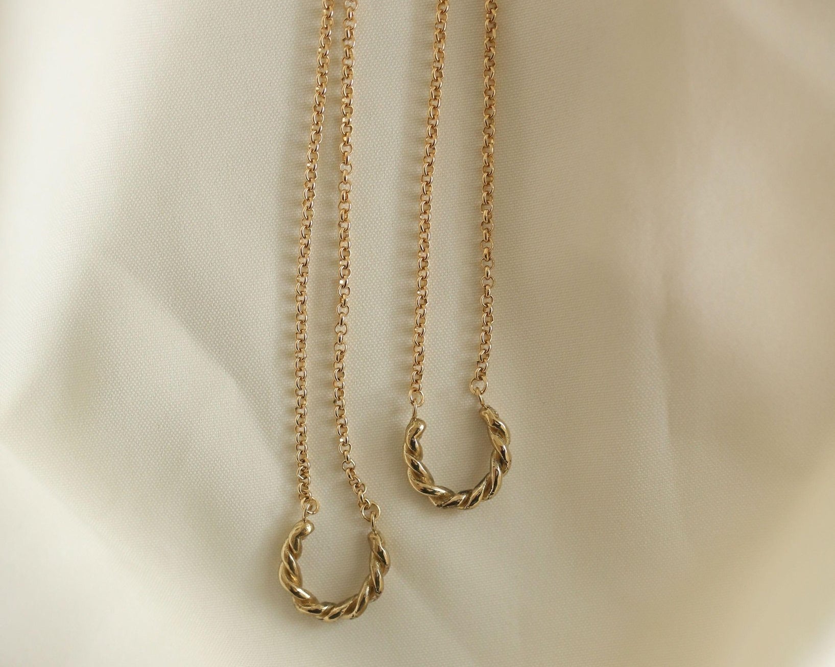 Icon Necklace - Twisted Horseshoe Necklace in Gold and Silver - Dea Dia
